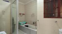 Bathroom 1 - 7 square meters of property in Fontainebleau