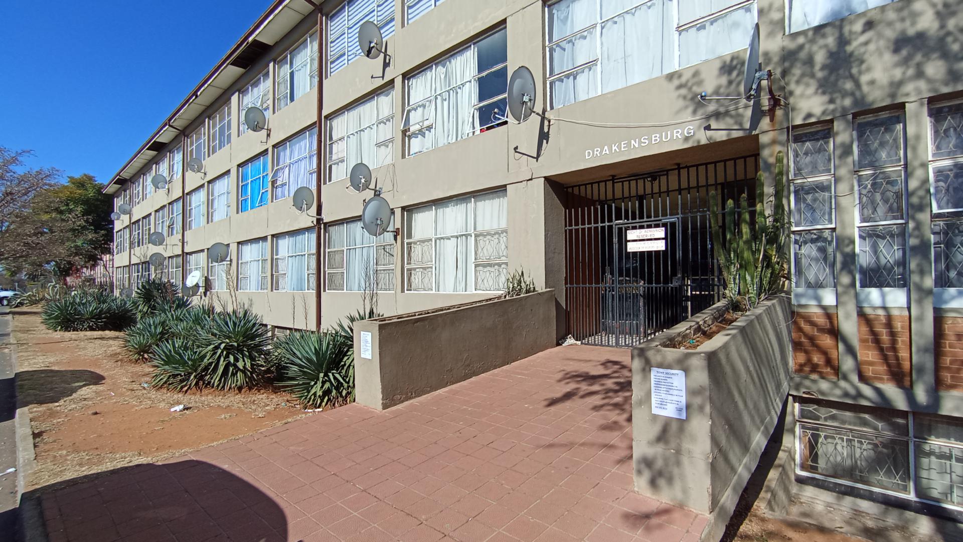 Front View of property in Symhurst