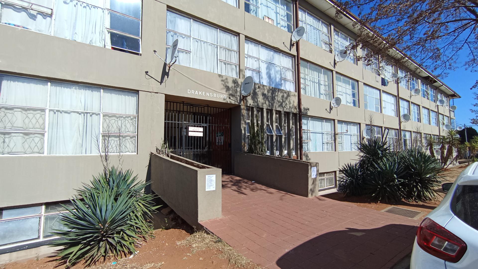 Front View of property in Symhurst