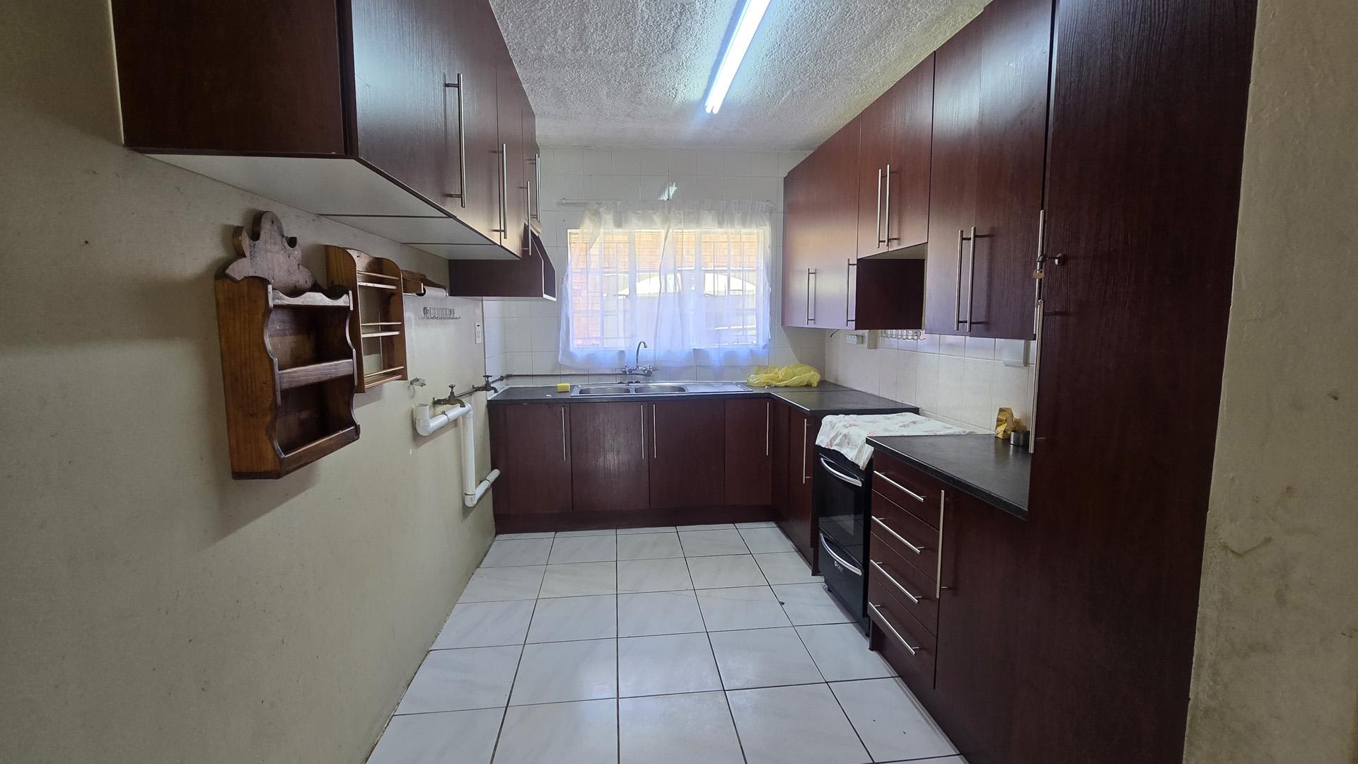 Kitchen of property in Harrismith