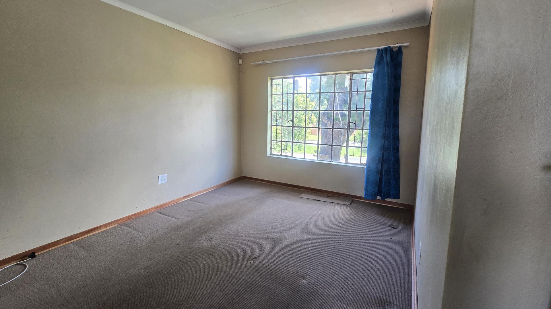 Main Bedroom of property in Harrismith