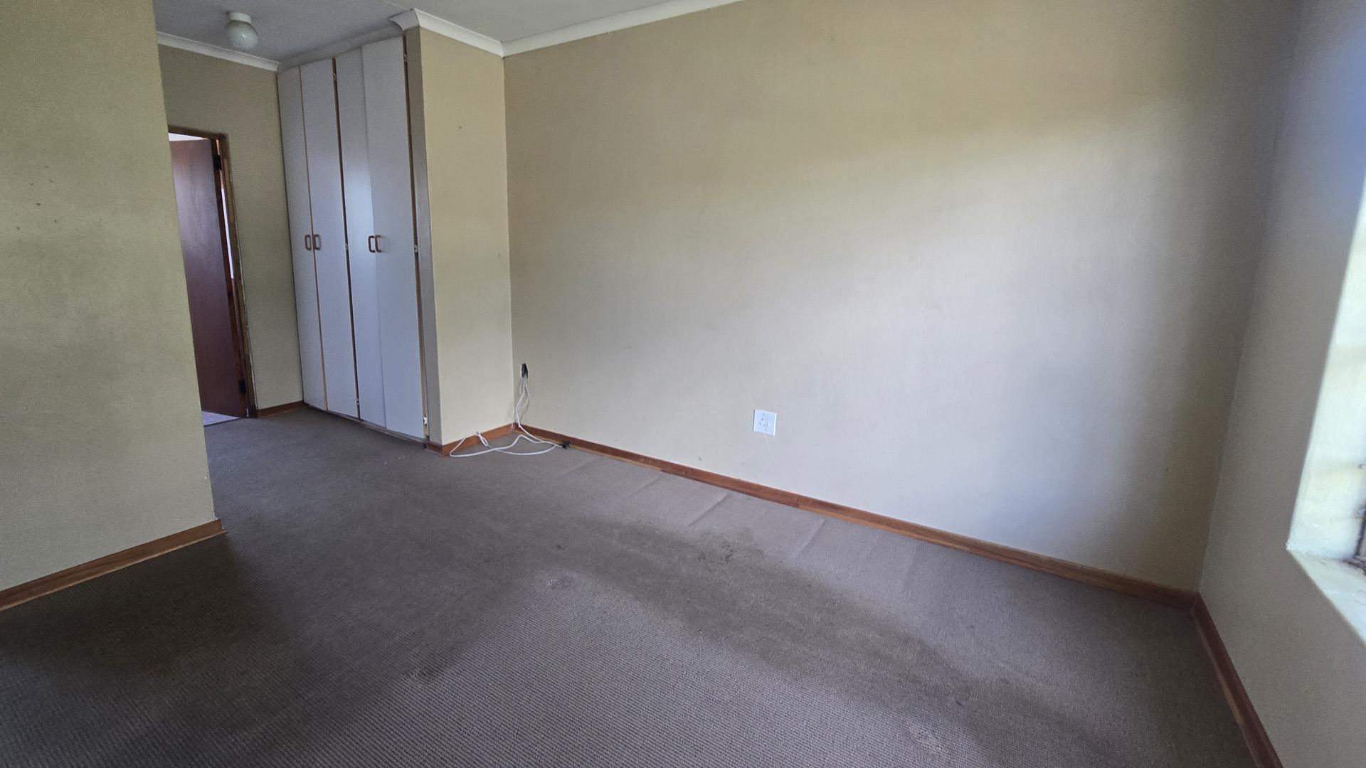 Main Bedroom of property in Harrismith