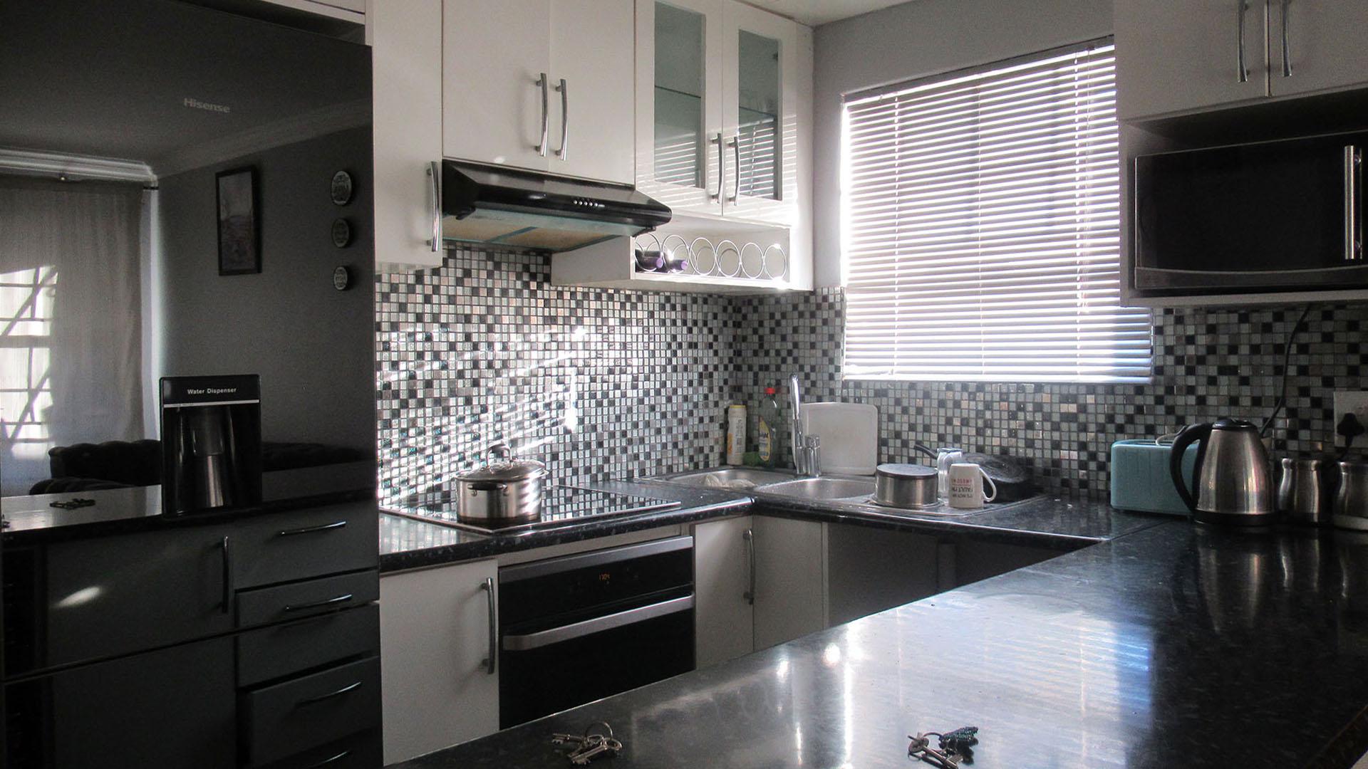 Kitchen - 6 square meters of property in Linmeyer