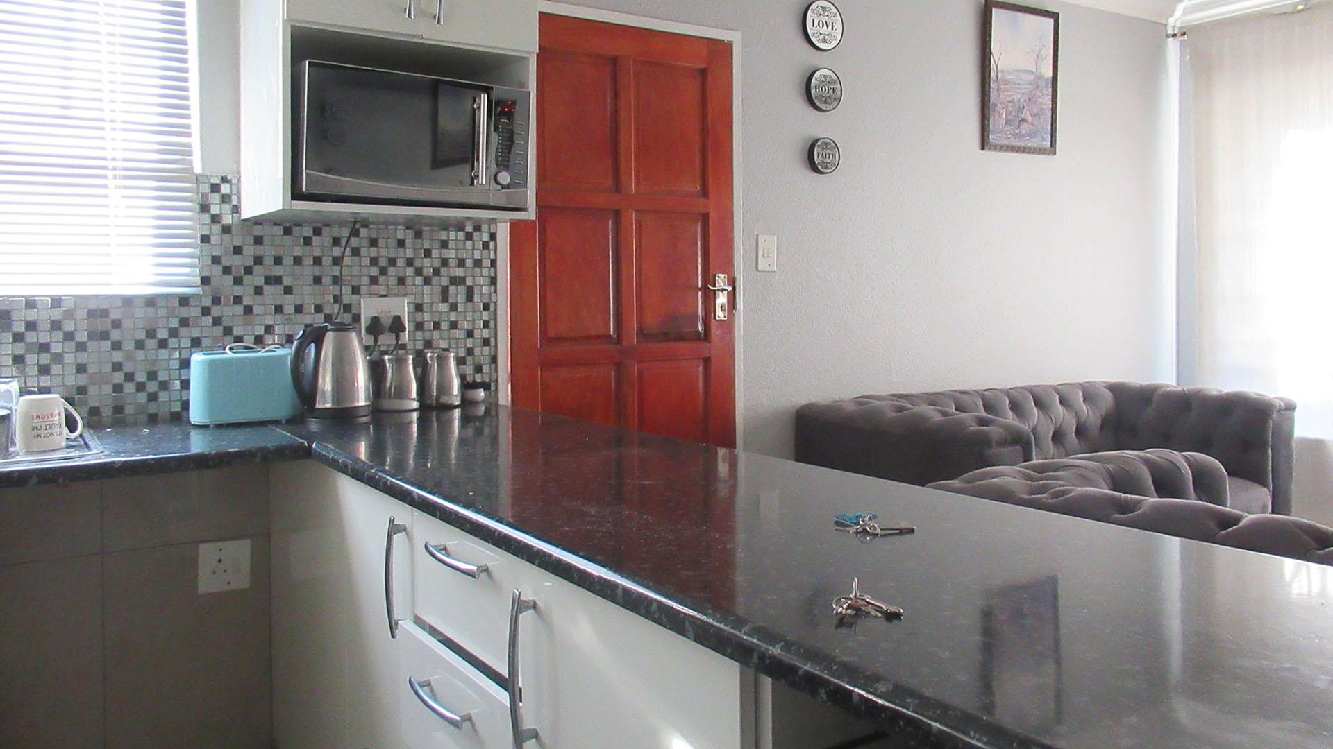 Kitchen - 6 square meters of property in Linmeyer