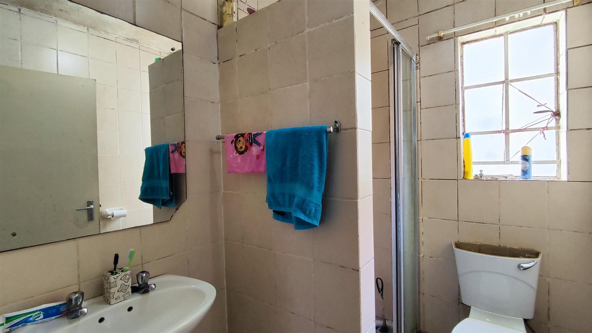 Bathroom 1 - 4 square meters of property in Elspark