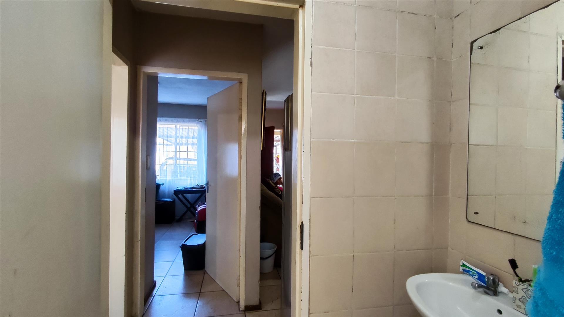 Bathroom 1 - 4 square meters of property in Elspark