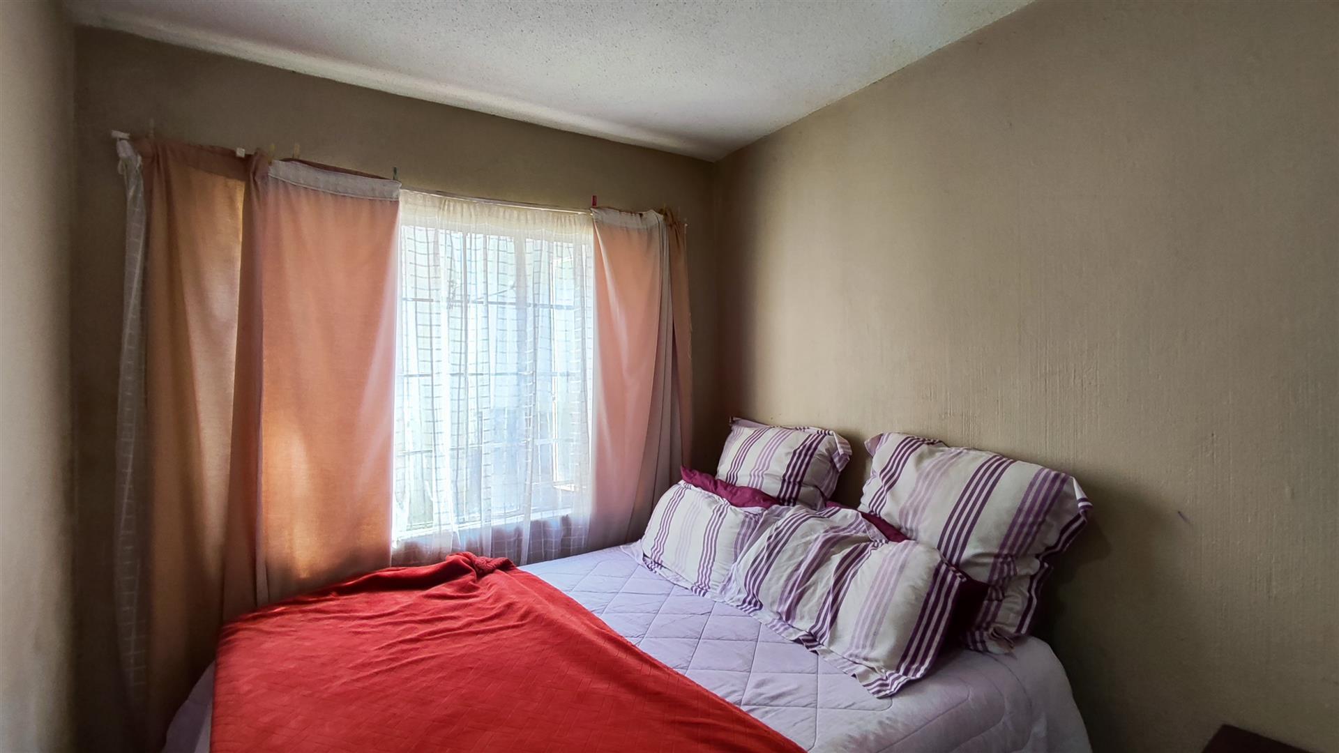 Bed Room 1 - 8 square meters of property in Elspark