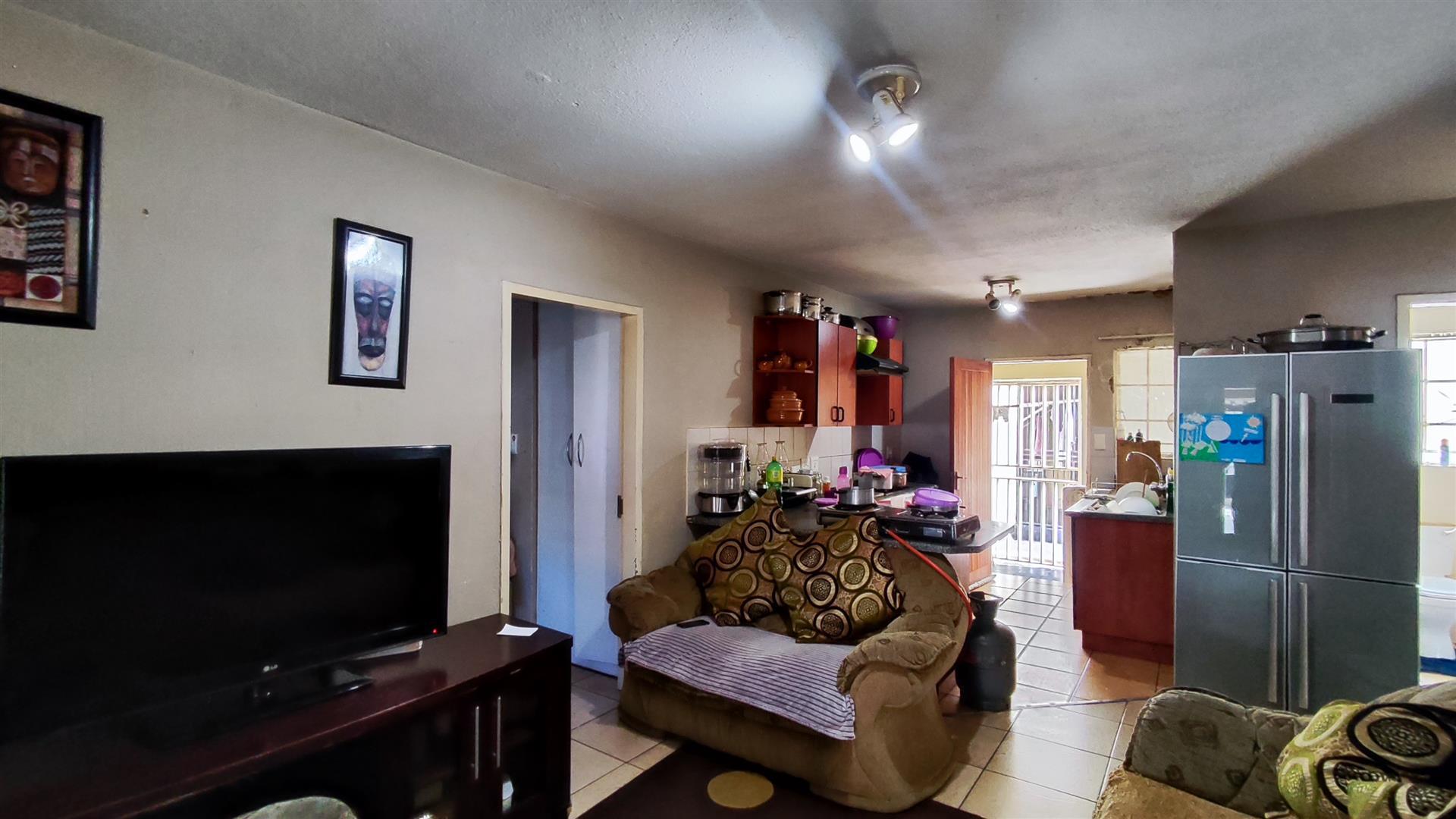 Lounges - 14 square meters of property in Elspark