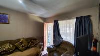 Lounges - 14 square meters of property in Elspark