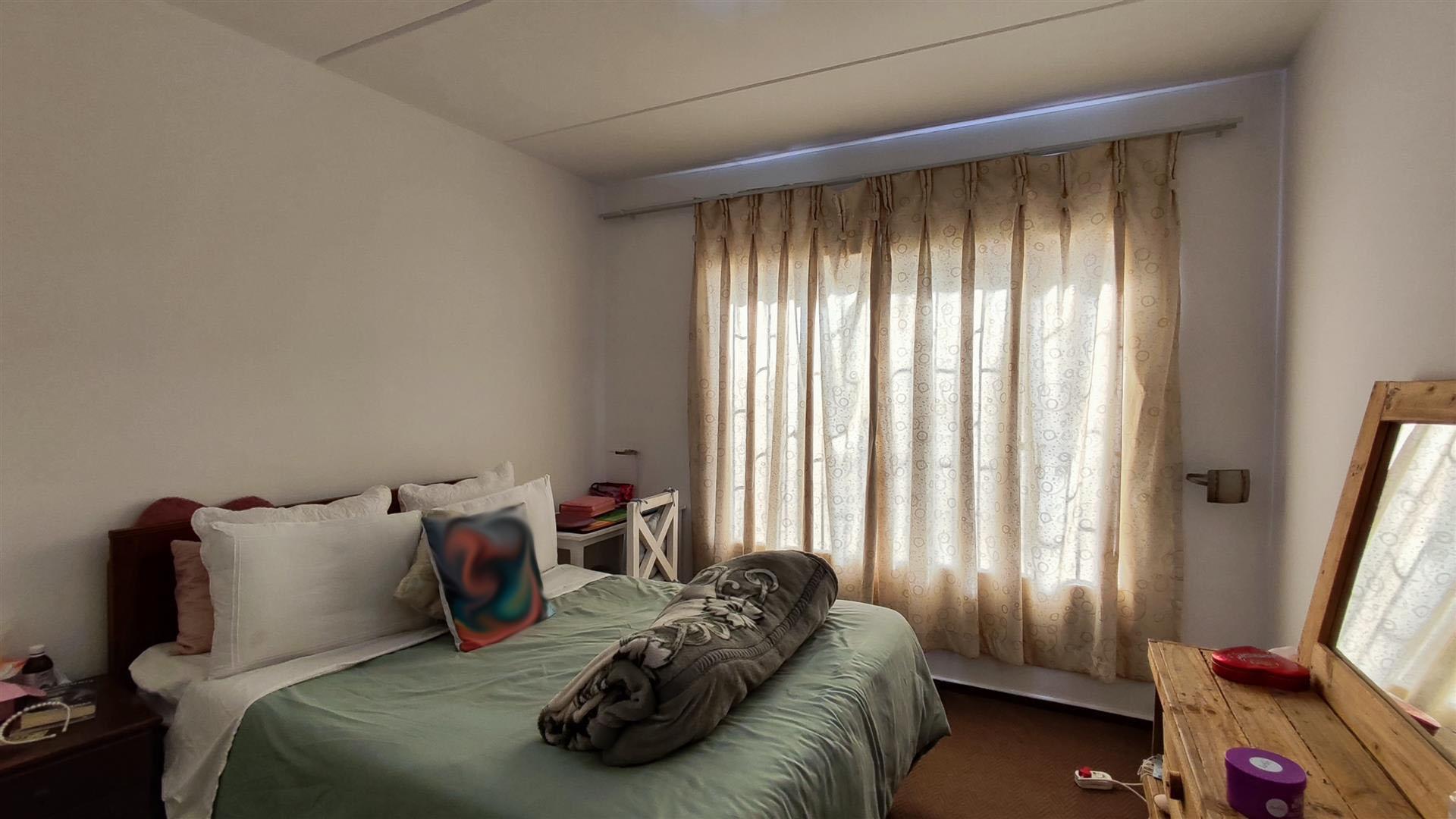 Bed Room 1 - 14 square meters of property in Birchleigh