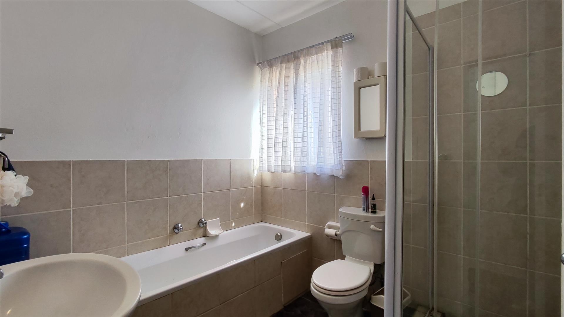 Bathroom 1 - 7 square meters of property in Birchleigh