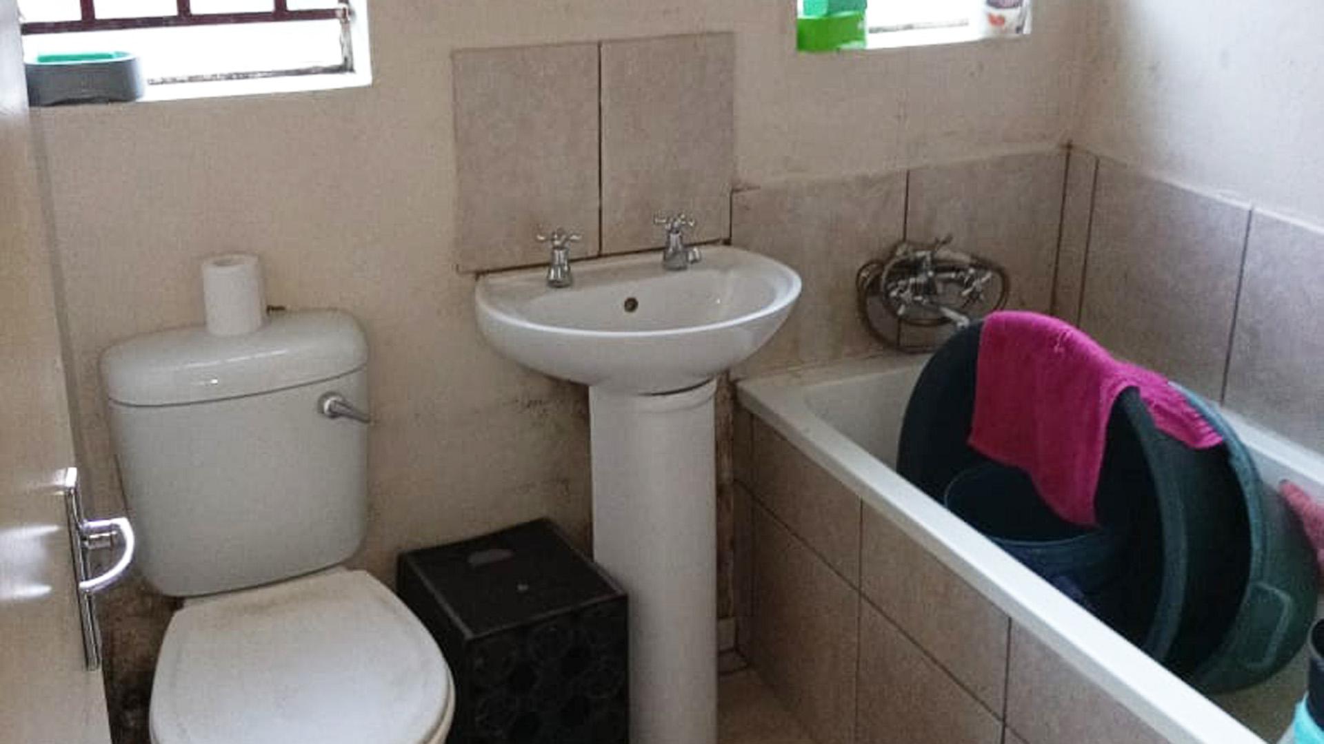 Bathroom 1 of property in Ermelo