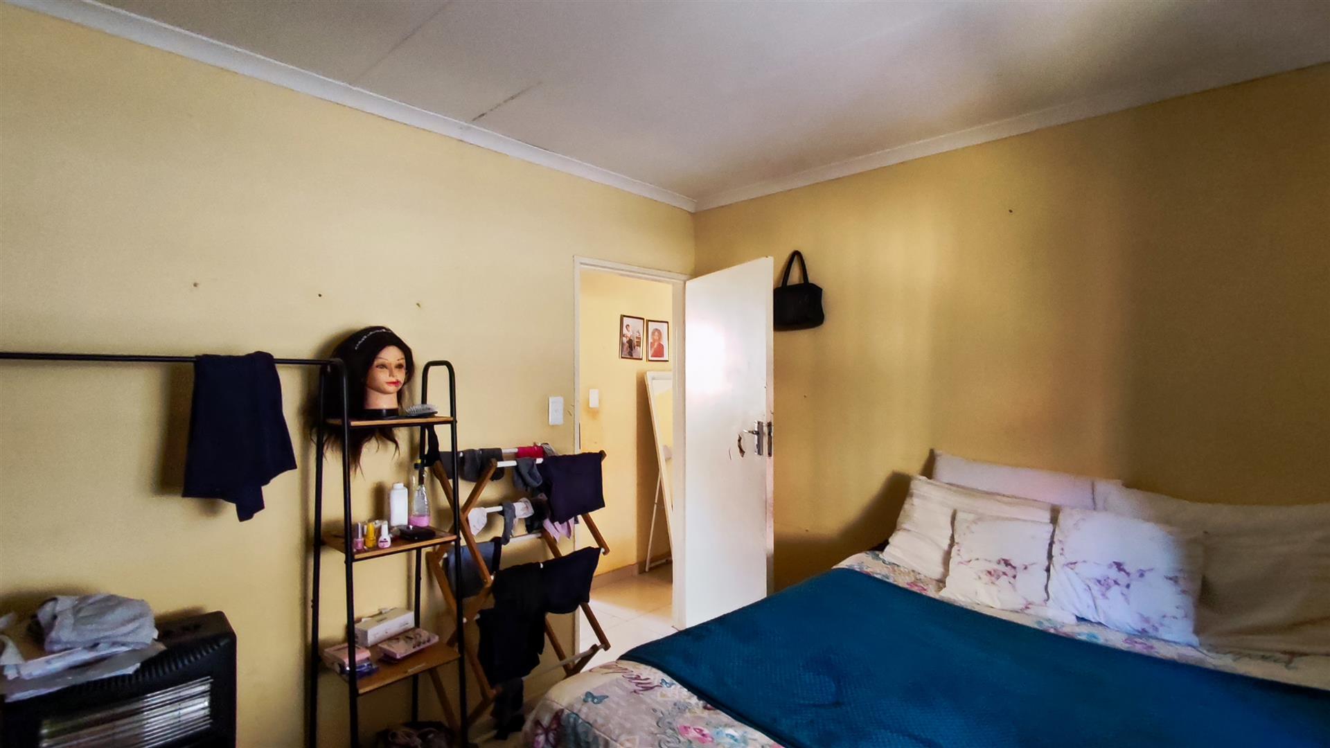 Bed Room 1 - 13 square meters of property in Windmill Park