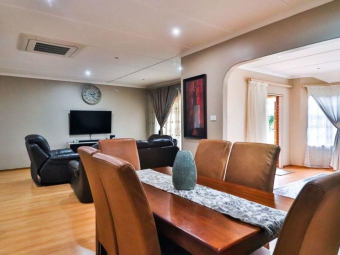 3 Bedroom Simplex for Sale For Sale in Chase Valley - MR679287