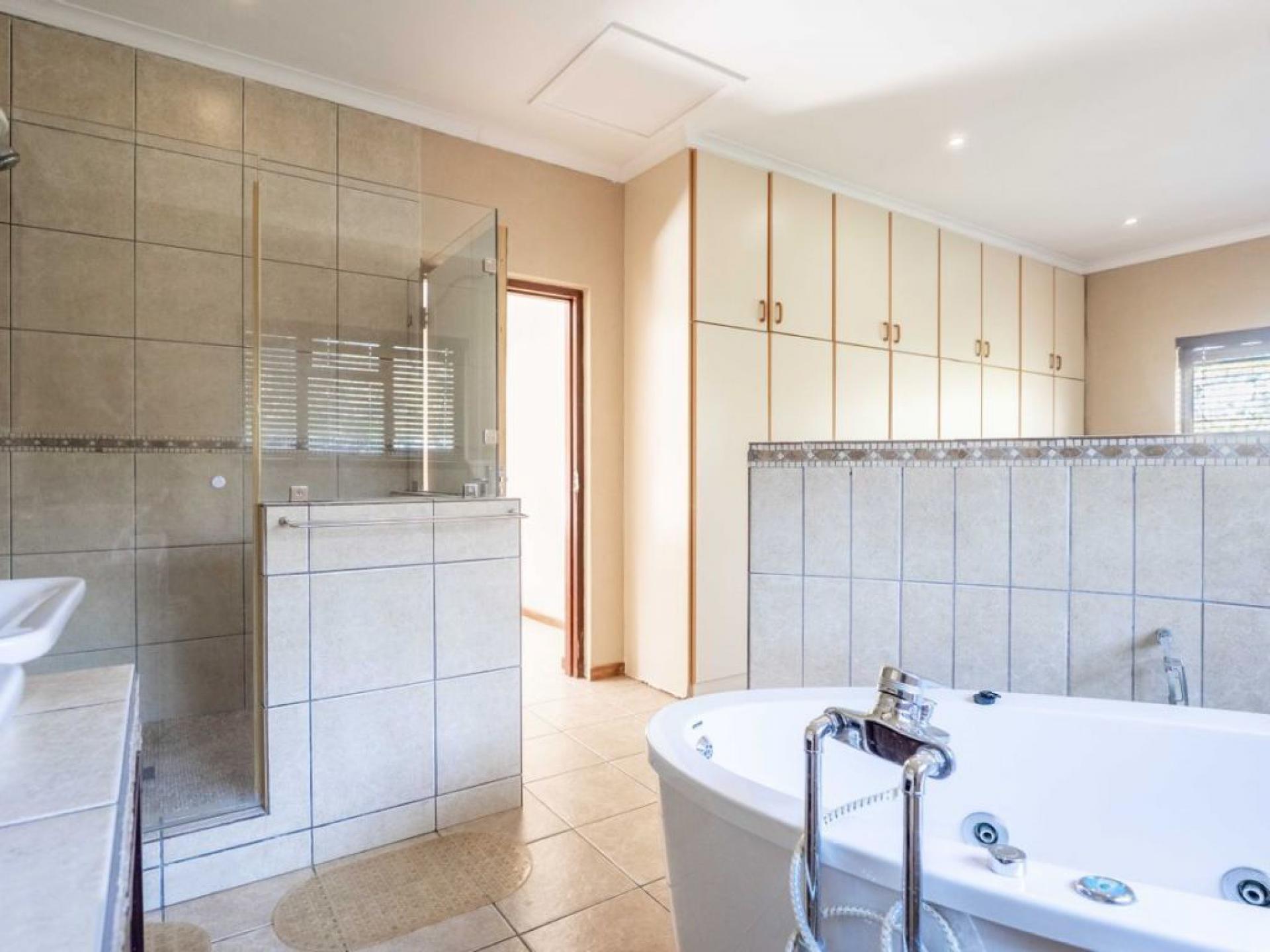  of property in Freeland Park