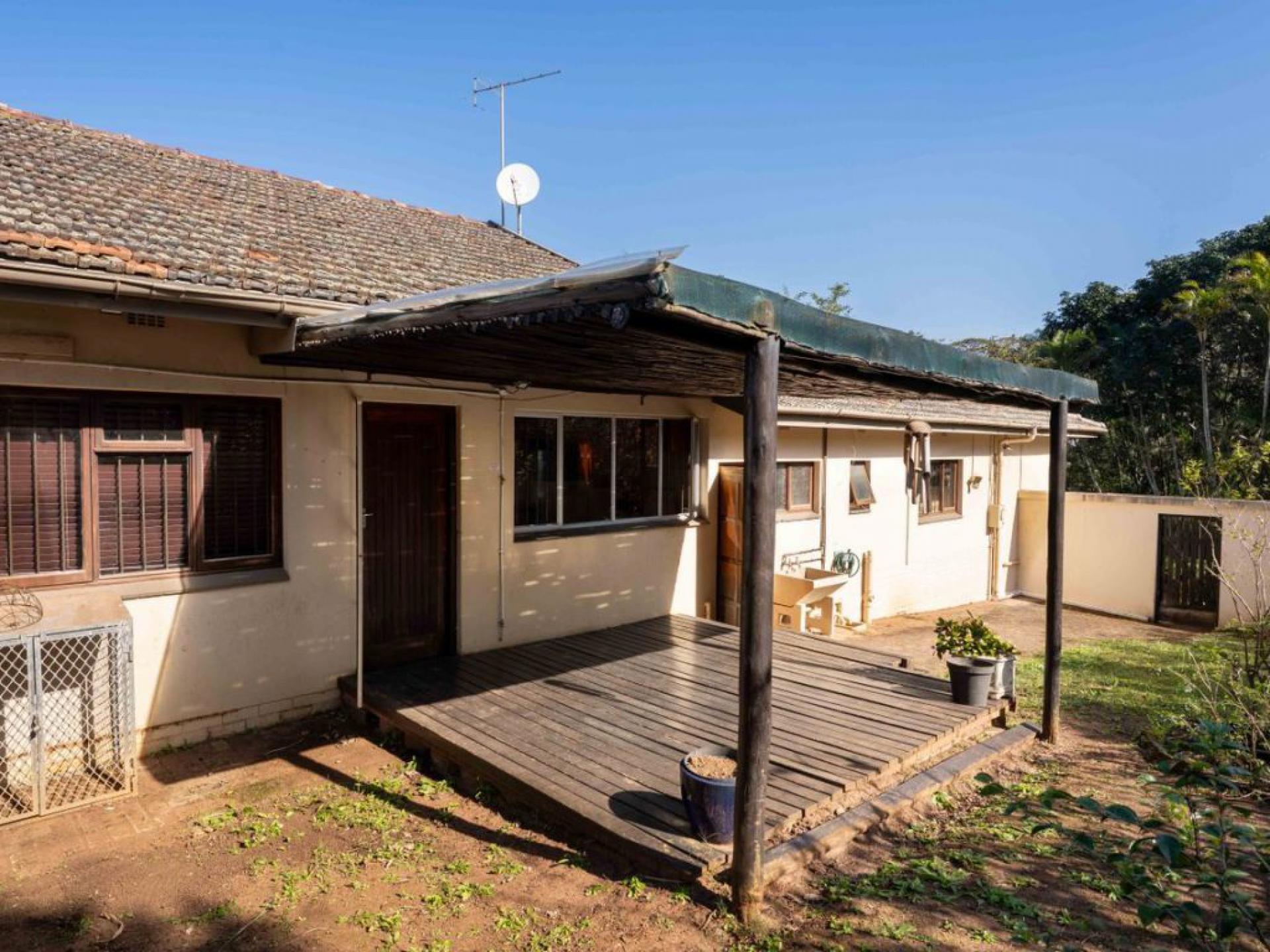  of property in Freeland Park