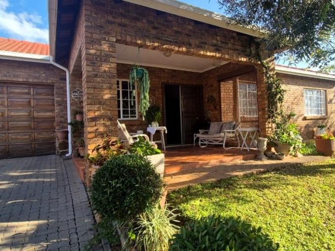 3 Bedroom Simplex for Sale For Sale in Safarituine - MR679312