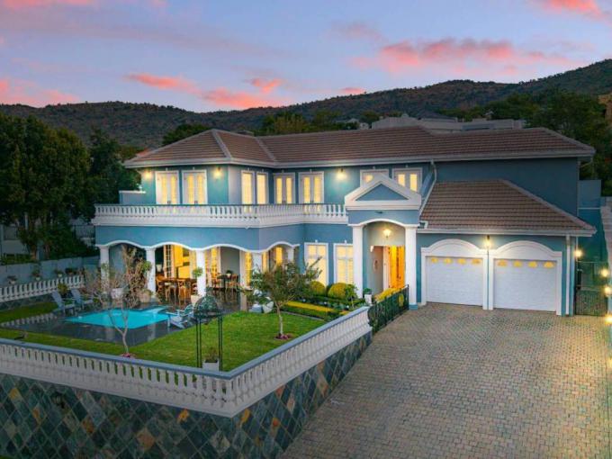 4 Bedroom House for Sale For Sale in Featherbrooke Estate - MR679317