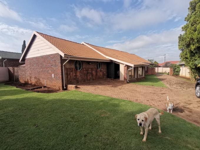 3 Bedroom House for Sale For Sale in Sunair Park - MR679342