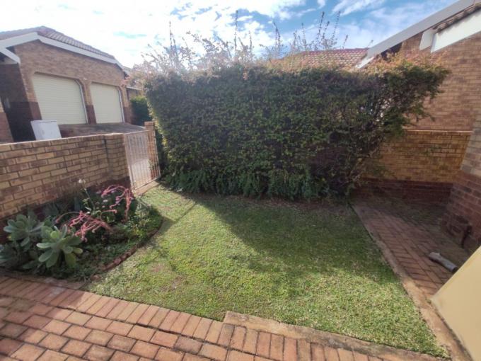2 Bedroom Simplex to Rent in Die Hoewes - Property to rent - MR679346