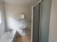  of property in Die Hoewes