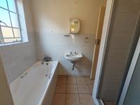  of property in Die Hoewes