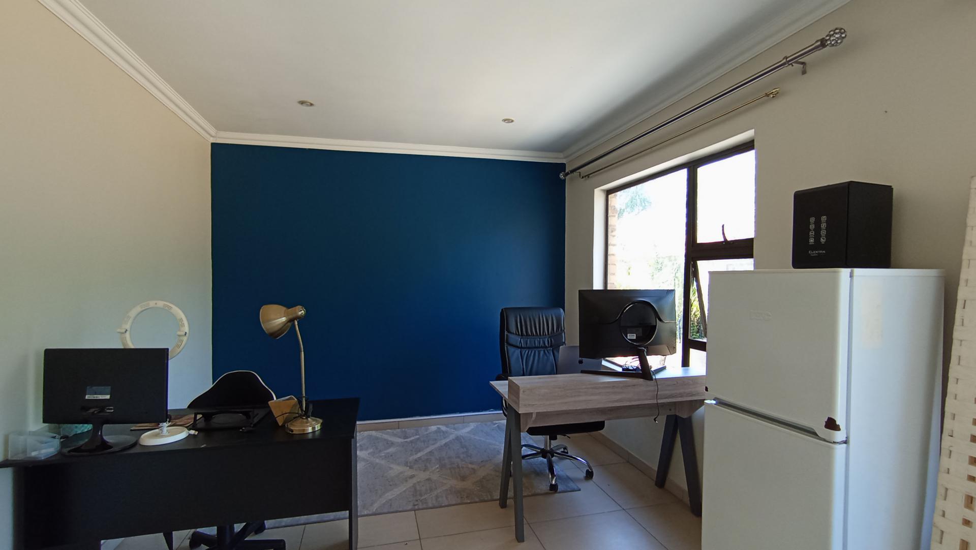 Study - 22 square meters of property in Beverley