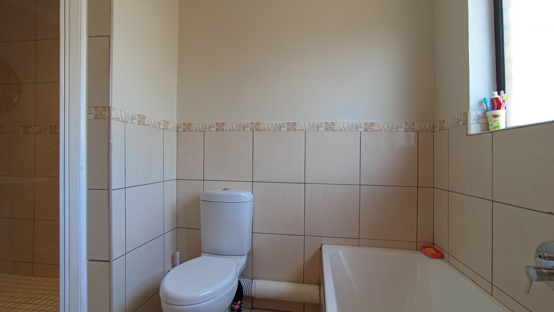 Bathroom 1 - 10 square meters of property in Beverley