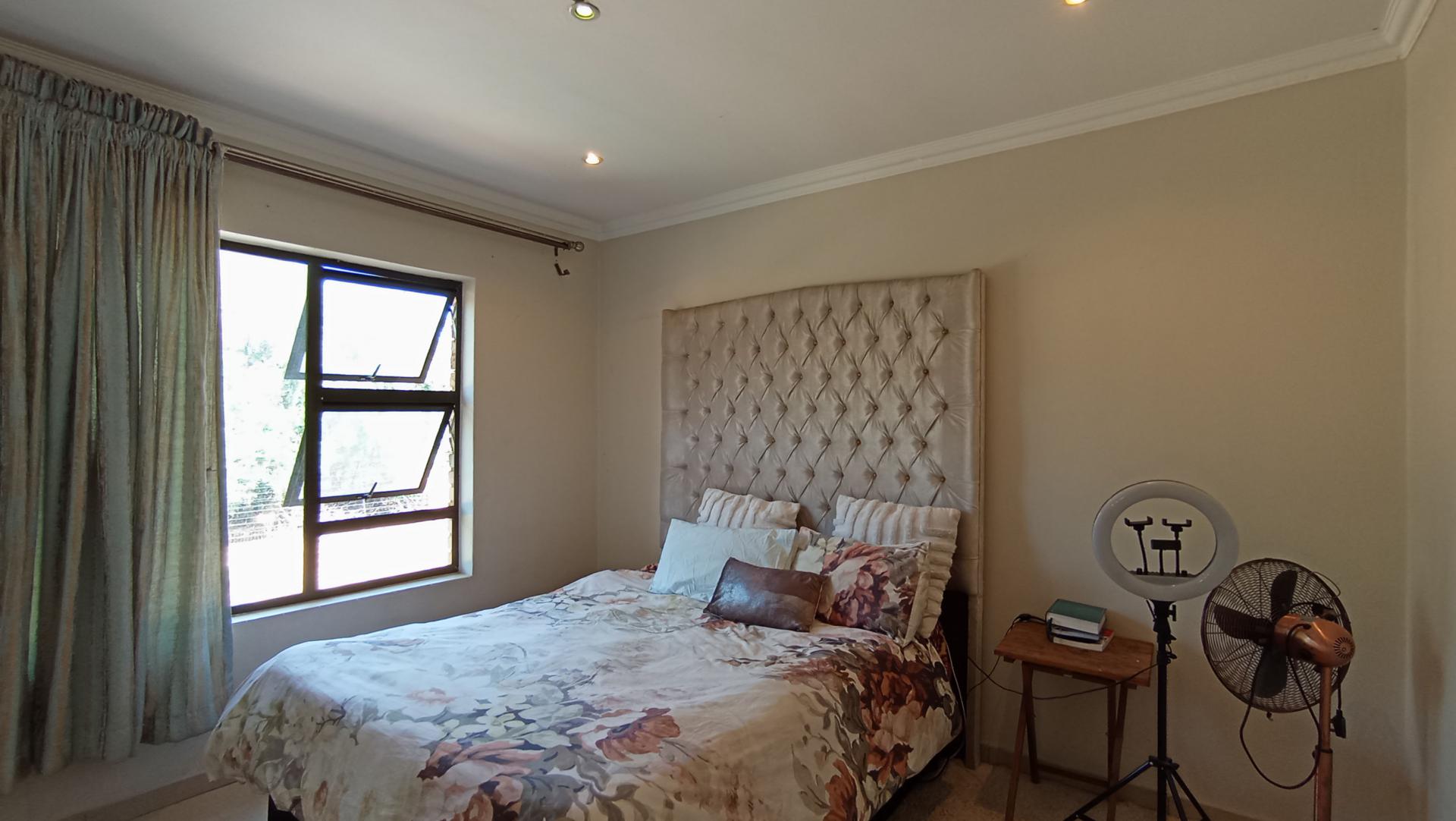 Bed Room 1 - 16 square meters of property in Beverley