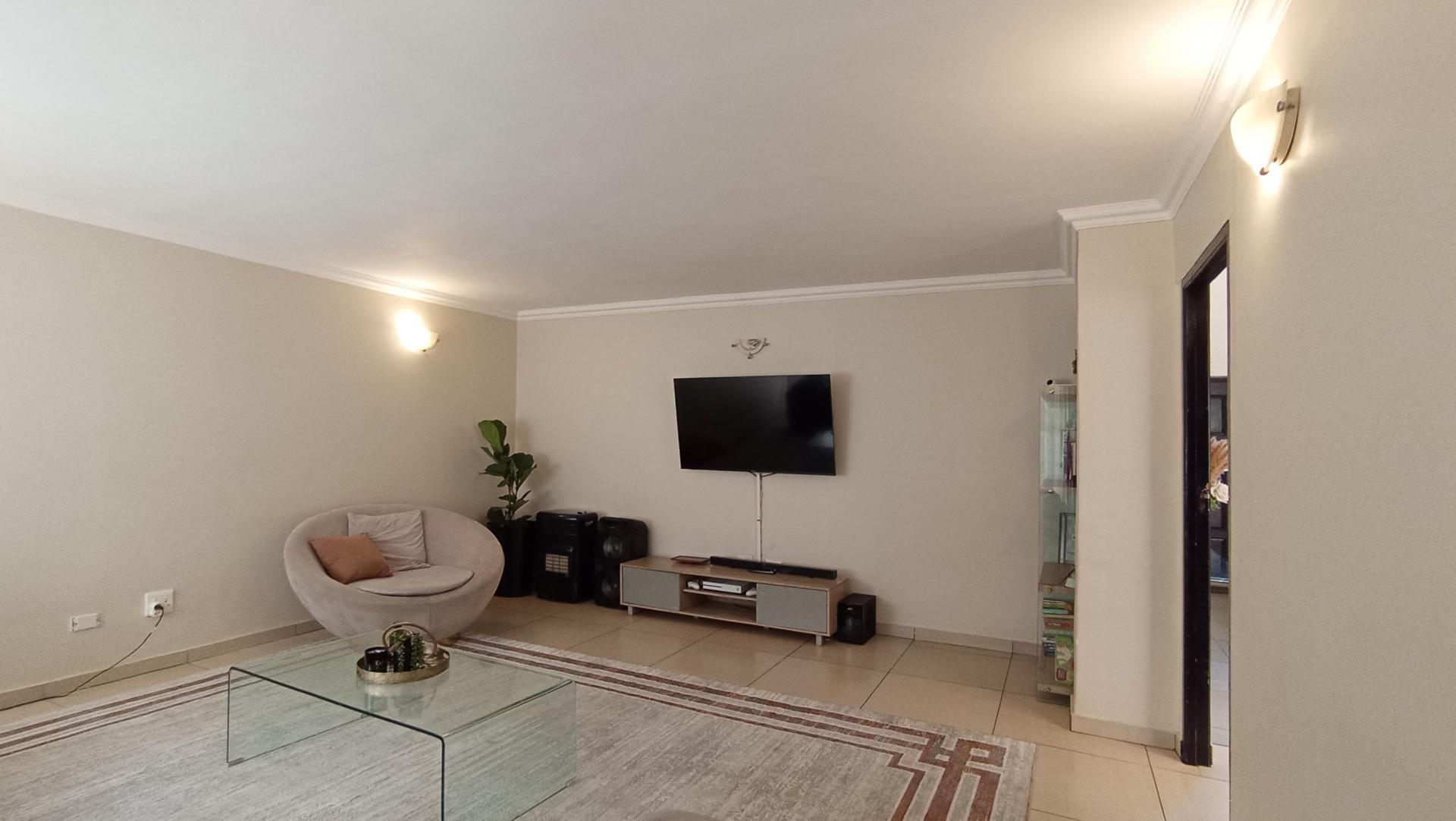 Lounges - 26 square meters of property in Beverley