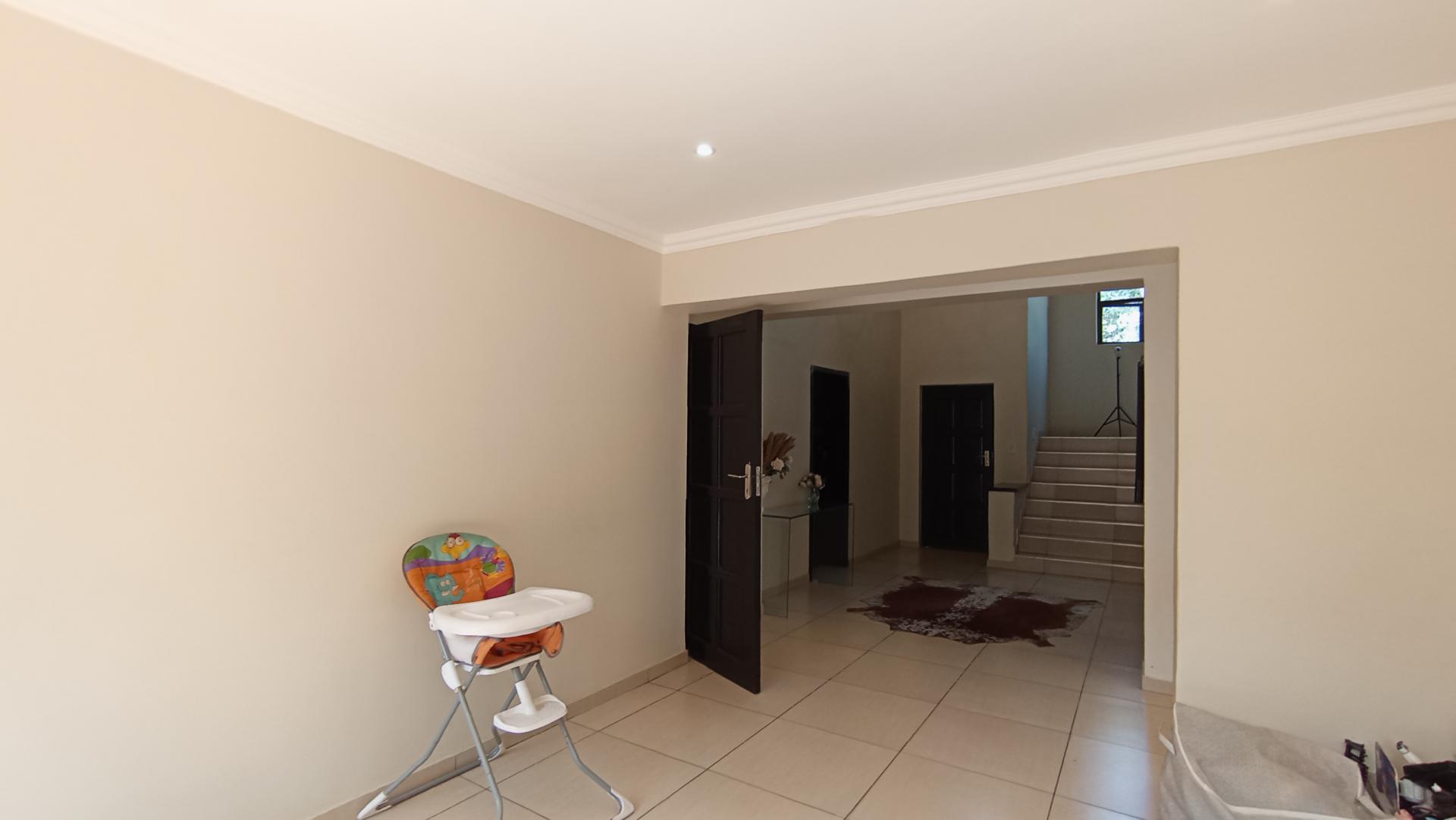 Spaces - 61 square meters of property in Beverley