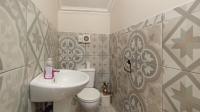 Guest Toilet - 3 square meters of property in Beverley