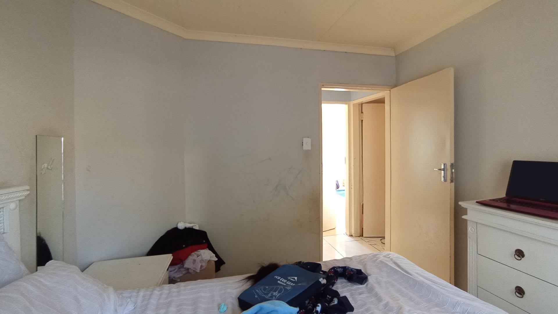 Bed Room 1 - 11 square meters of property in Atteridgeville