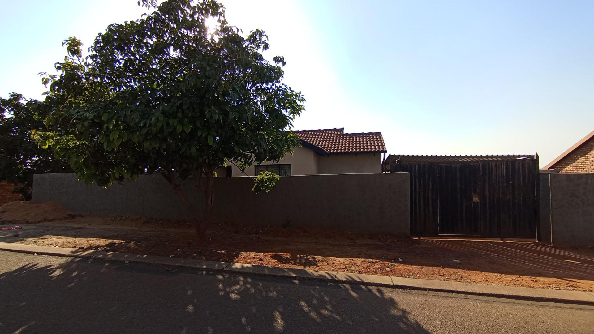 Front View of property in Atteridgeville