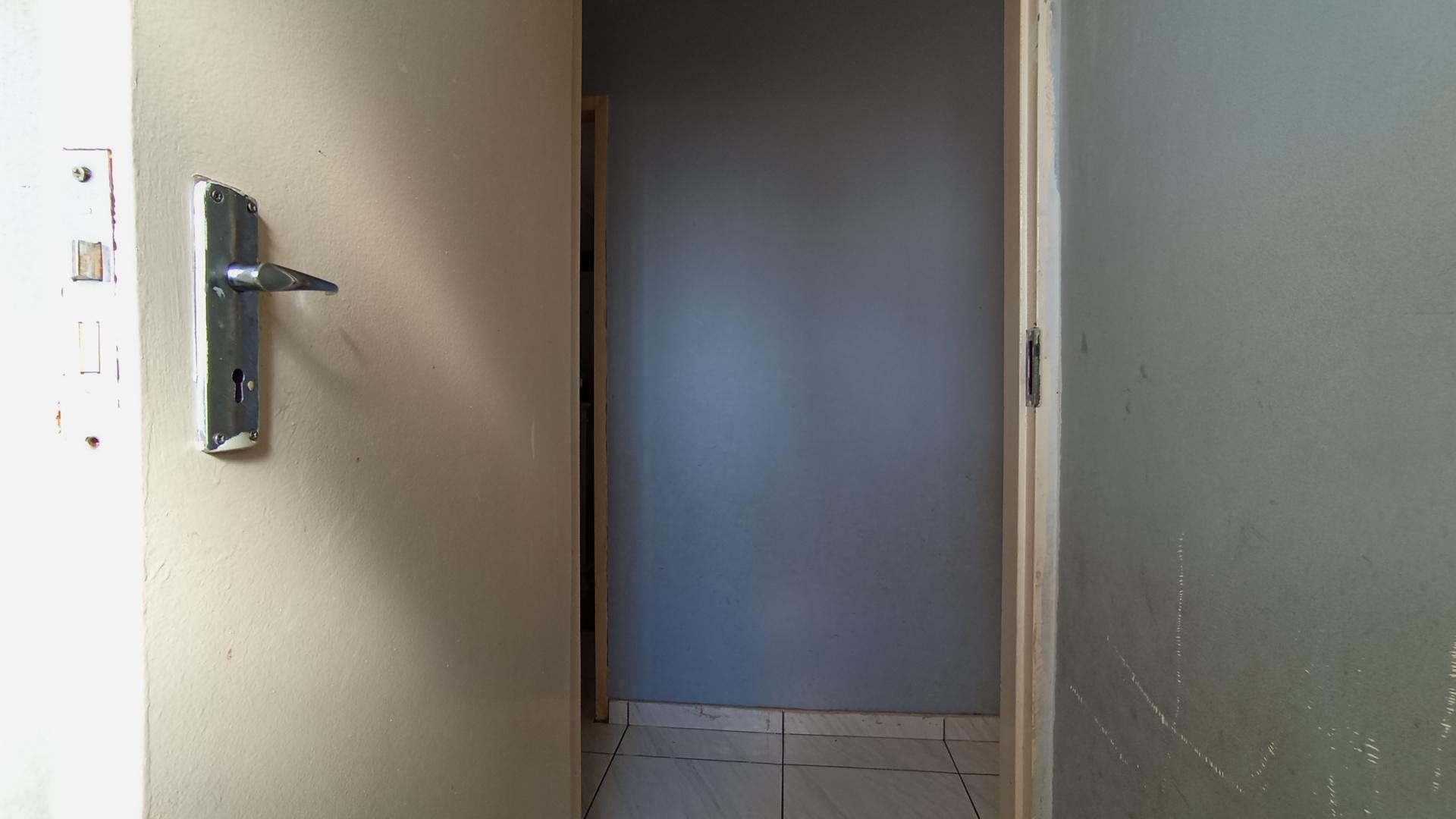 Bathroom 1 - 2 square meters of property in Atteridgeville