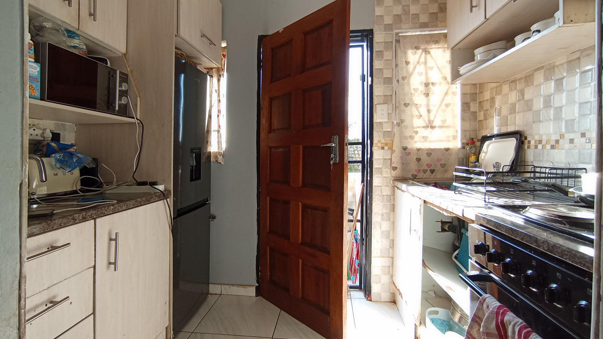 Kitchen - 6 square meters of property in Atteridgeville