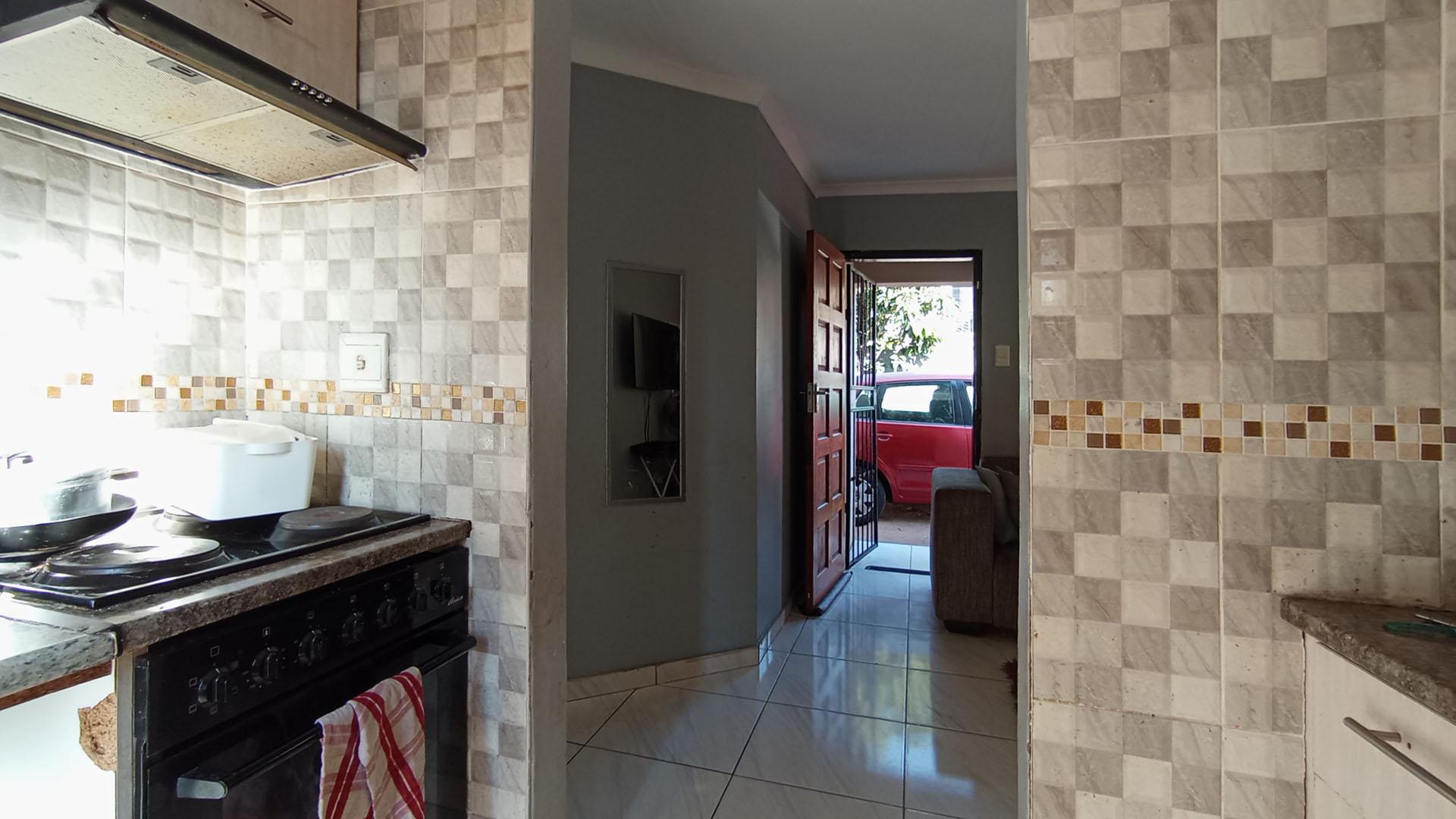 Kitchen - 6 square meters of property in Atteridgeville