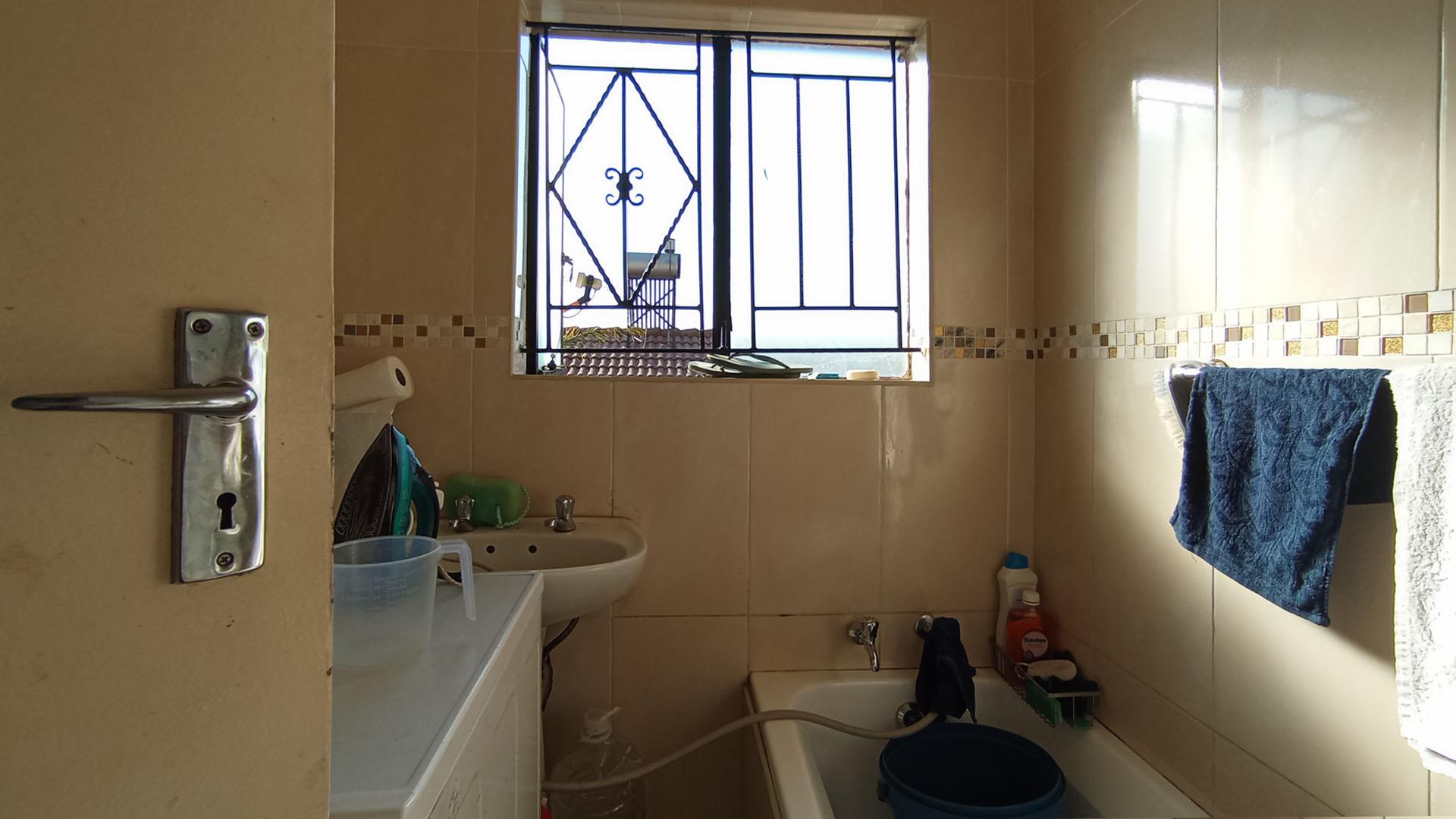 Bathroom 2 - 5 square meters of property in Atteridgeville