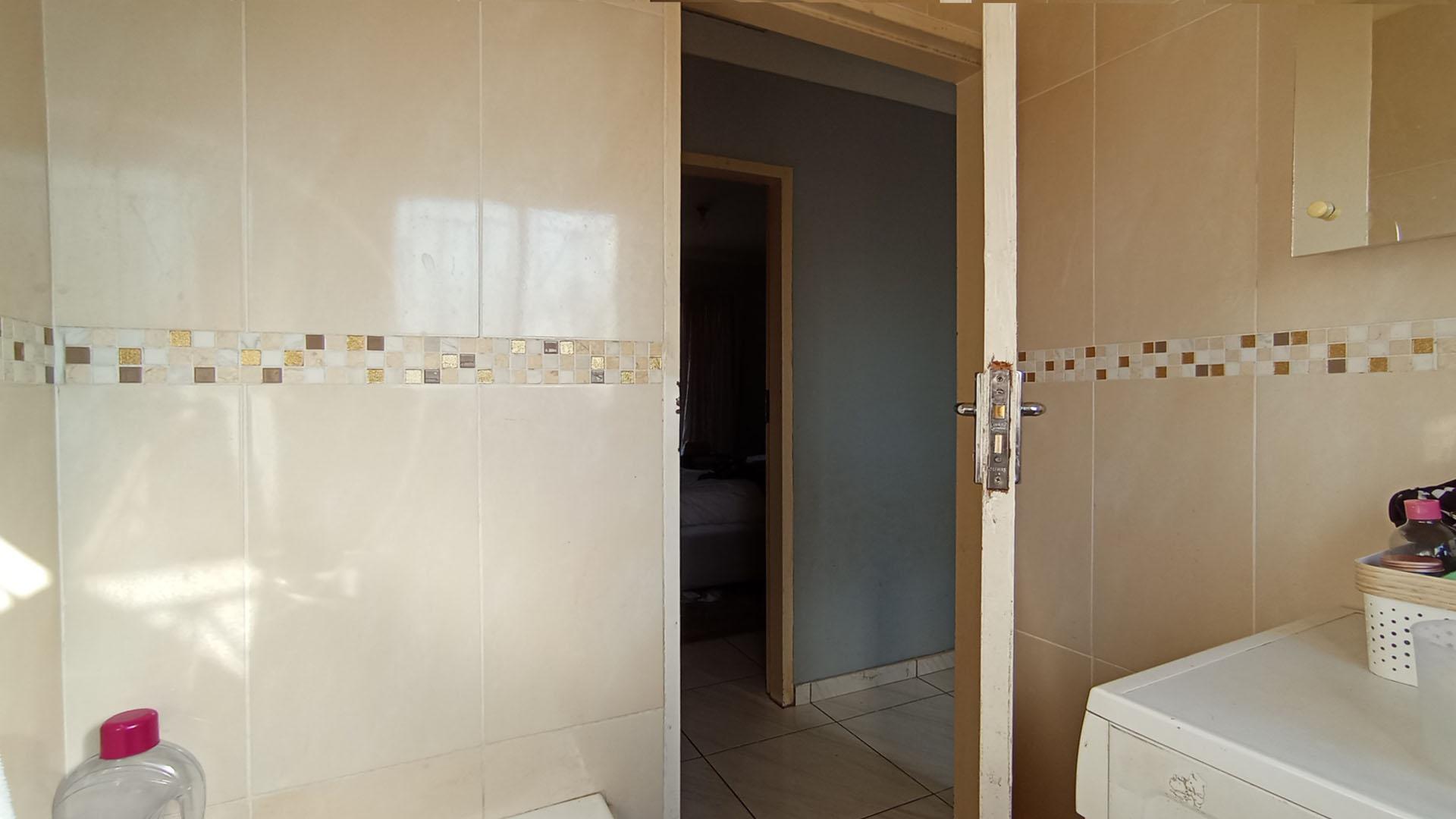 Bathroom 2 - 5 square meters of property in Atteridgeville