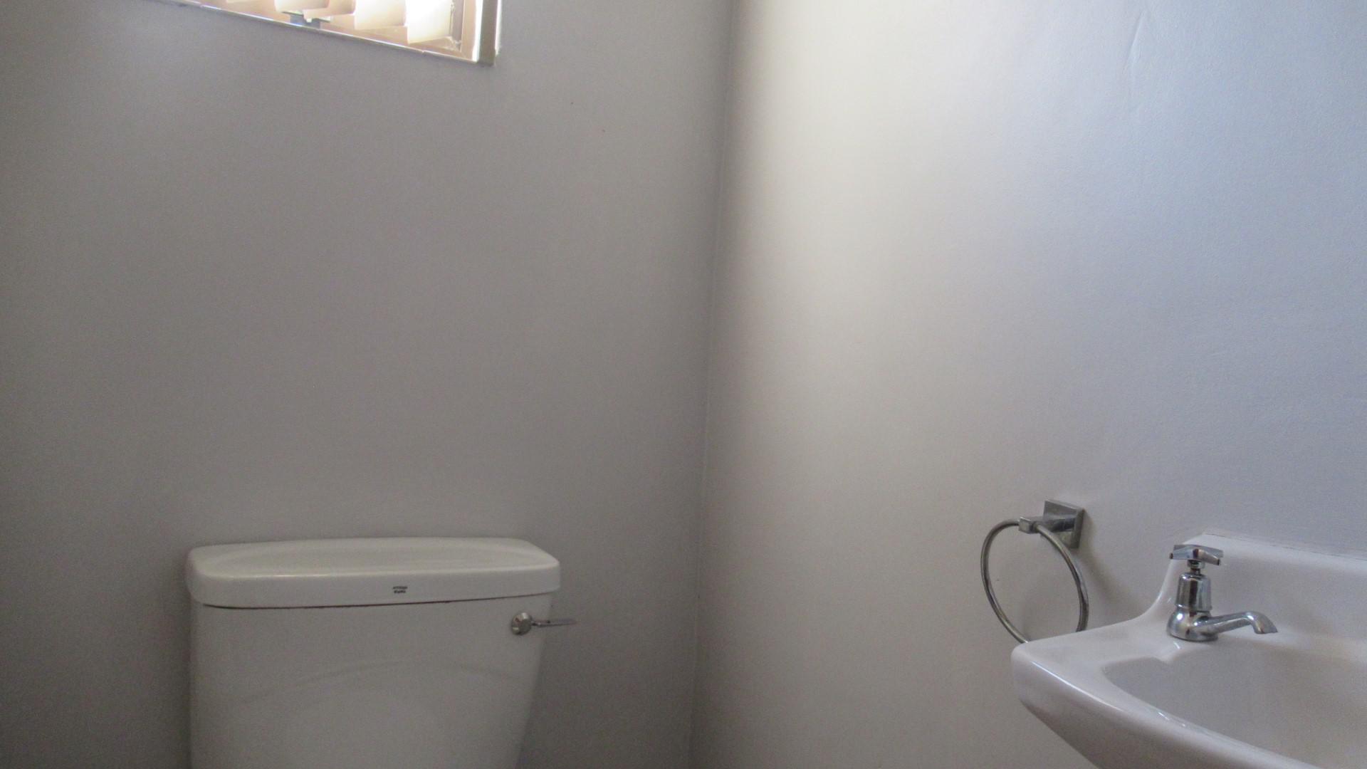 Guest Toilet - 5 square meters of property in Florida Park
