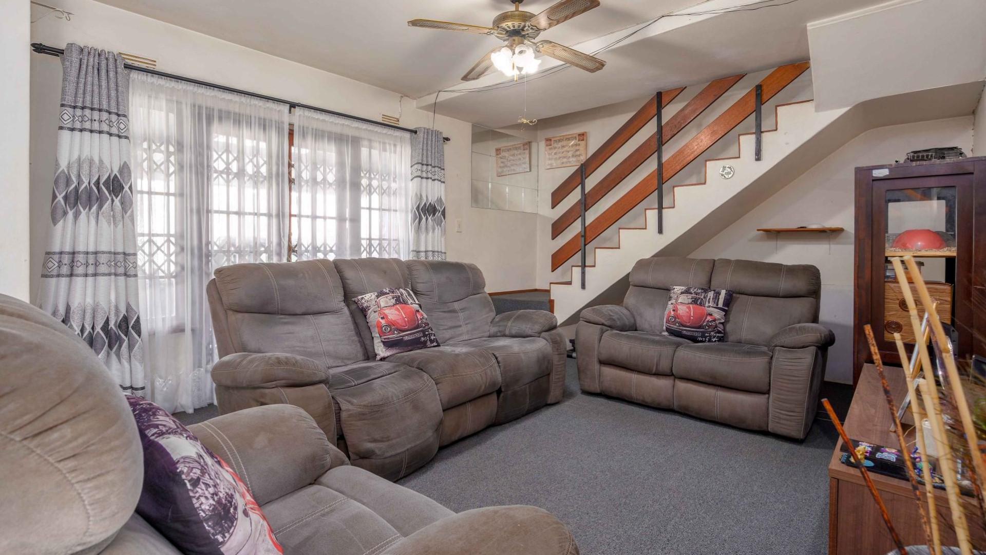 Lounges - 25 square meters of property in Bellair - DBN