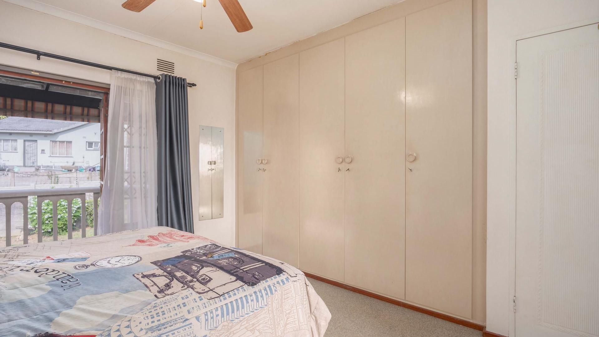 Main Bedroom - 17 square meters of property in Bellair - DBN