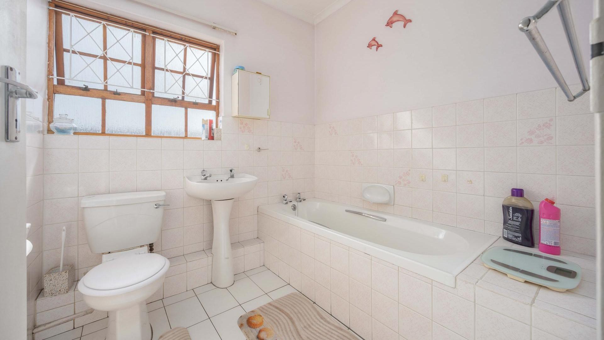 Bathroom 1 - 6 square meters of property in Bellair - DBN