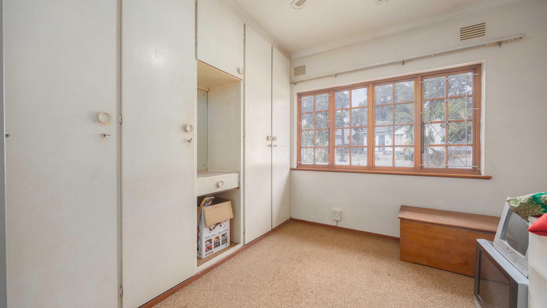 Bed Room 2 - 11 square meters of property in Bellair - DBN