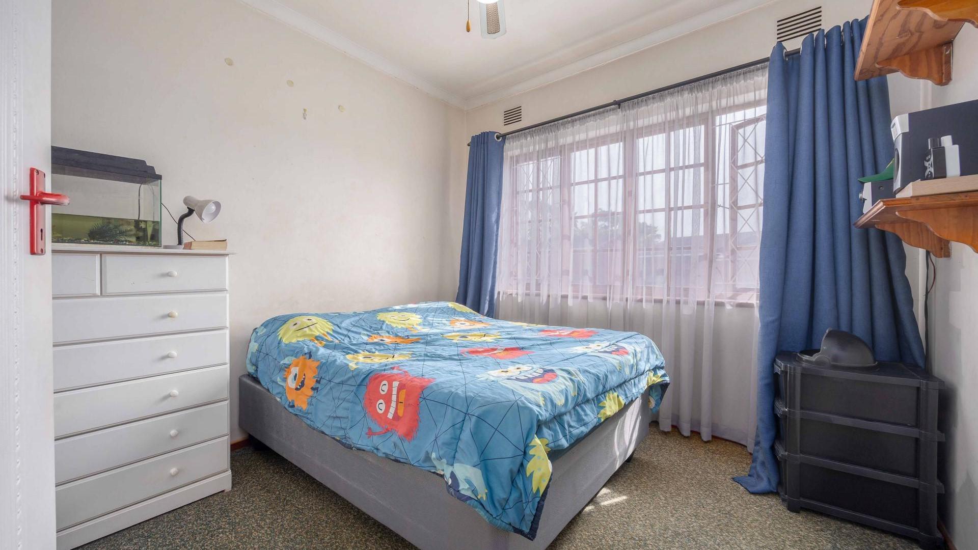 Bed Room 1 - 11 square meters of property in Bellair - DBN