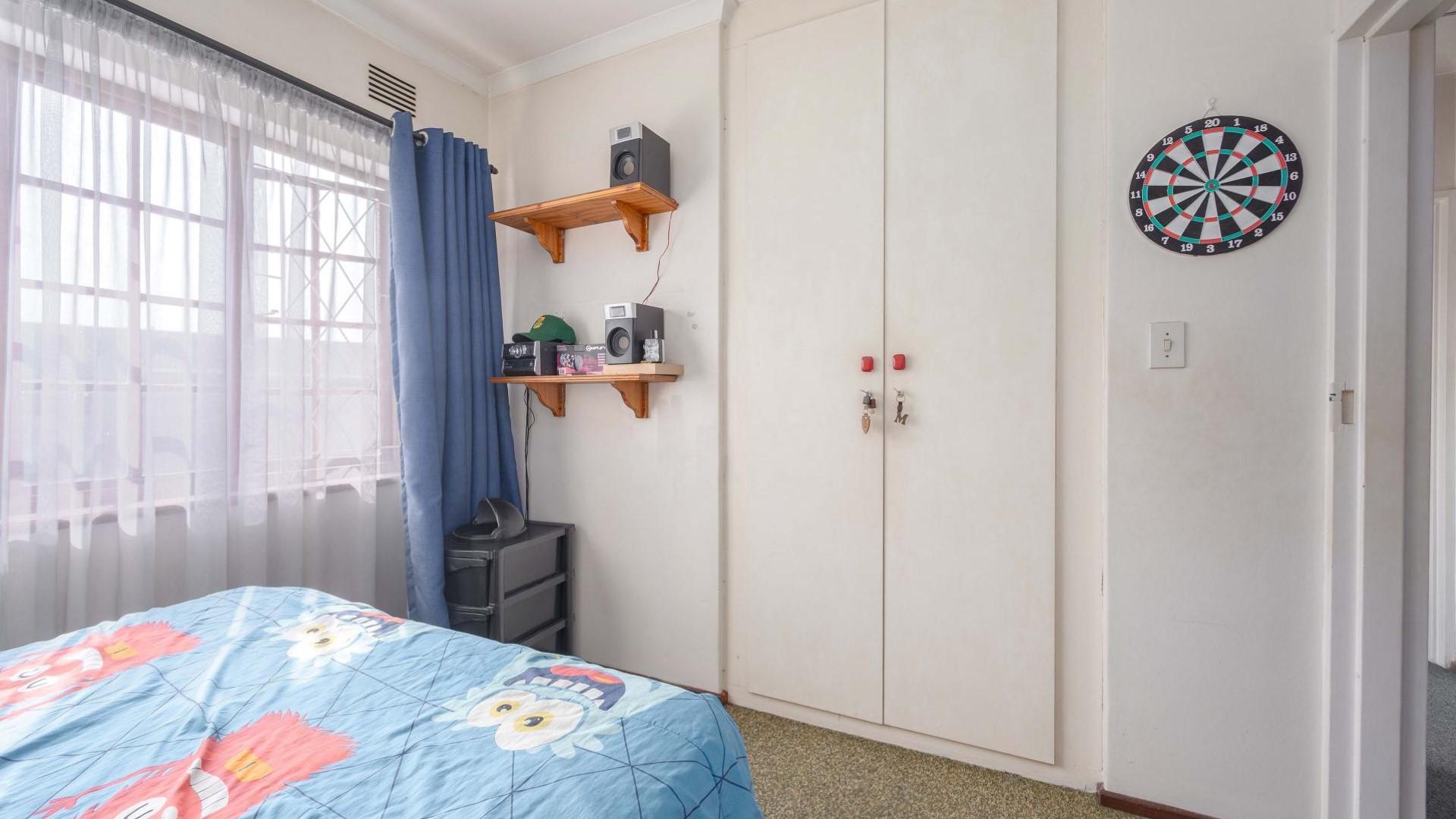 Bed Room 1 - 11 square meters of property in Bellair - DBN