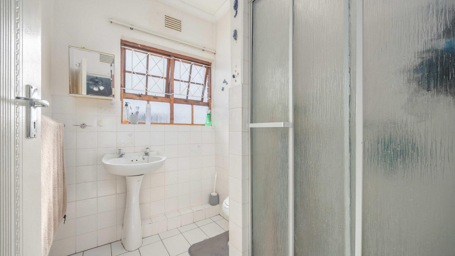 Main Bathroom - 5 square meters of property in Bellair - DBN