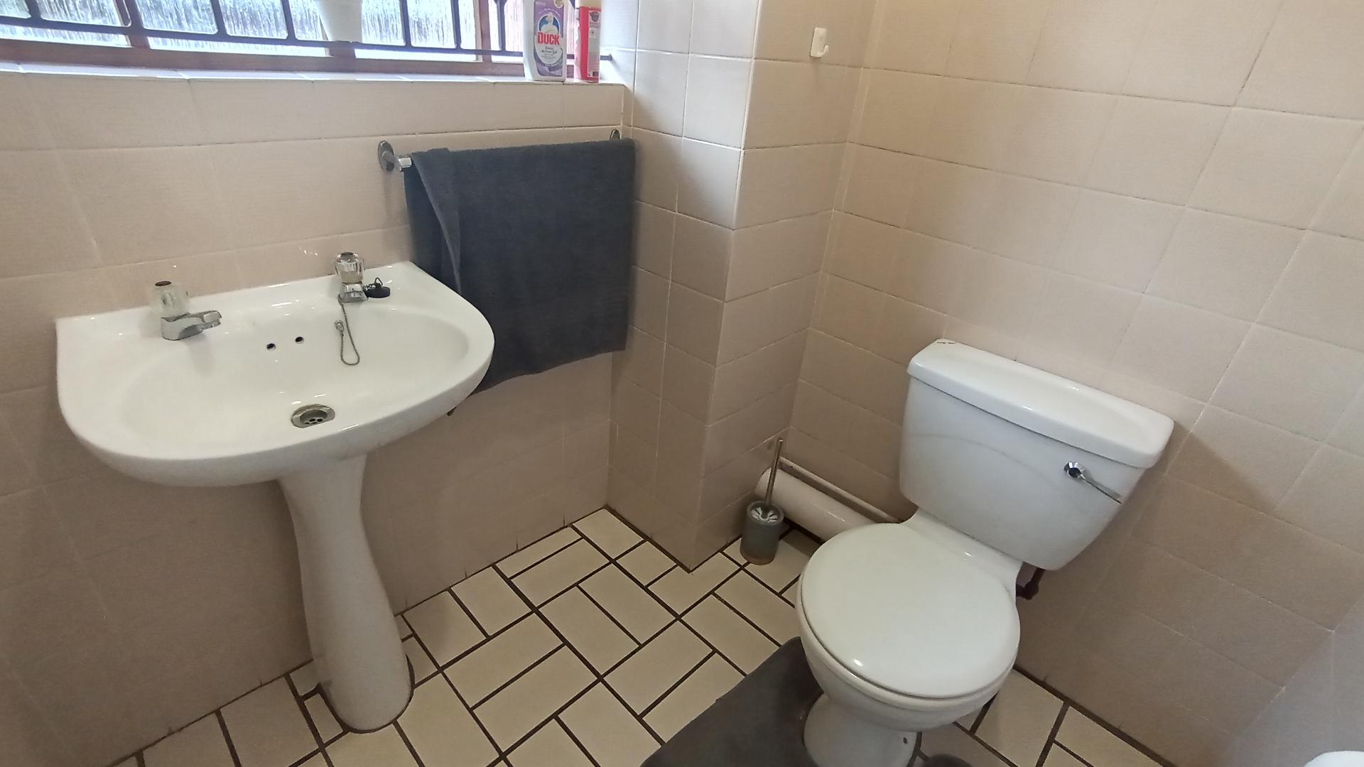 Guest Toilet - 3 square meters of property in Bellair - DBN