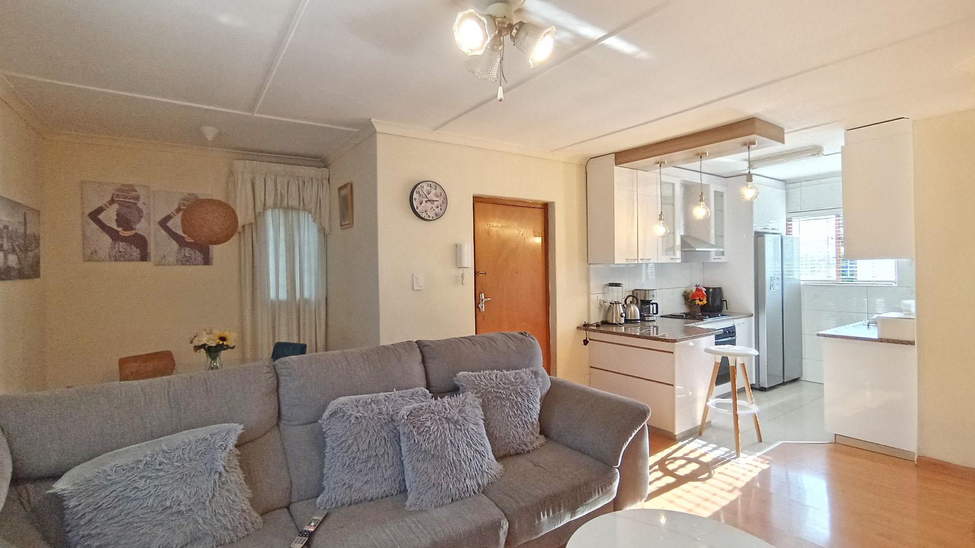 Lounges - 19 square meters of property in Bulwer (Dbn)