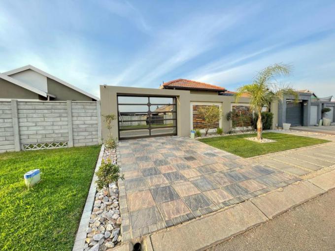 3 Bedroom House for Sale For Sale in Alberton - MR679407